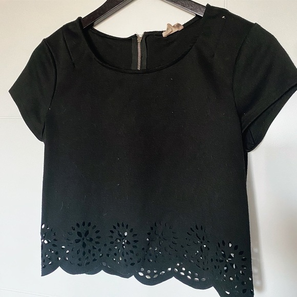 Urban Outfitters Floral Cut-Out Crop Top - Picture 3 of 3